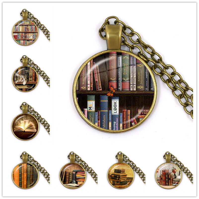 Hot Old Book Necklace Vintage  - Vintage Fashion Library avaliação e preço