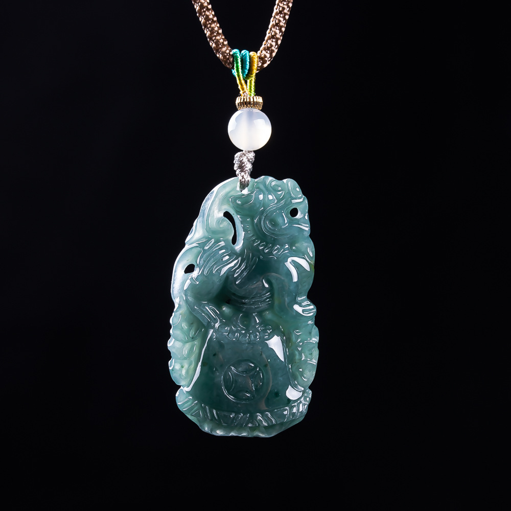Burmese Jadeite Pixiu Pendant  - Vintage Fashion Accessories avaliação e preço