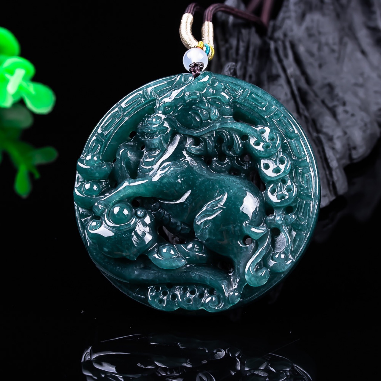 Burmese Jadeite Dragon Pendant - Vintage Fashion Accessories avaliação e preço