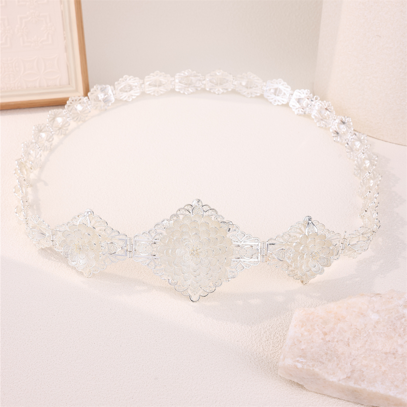 Retro Bride Carved Chatelaine  - French Vintage Fashion avaliação e preço